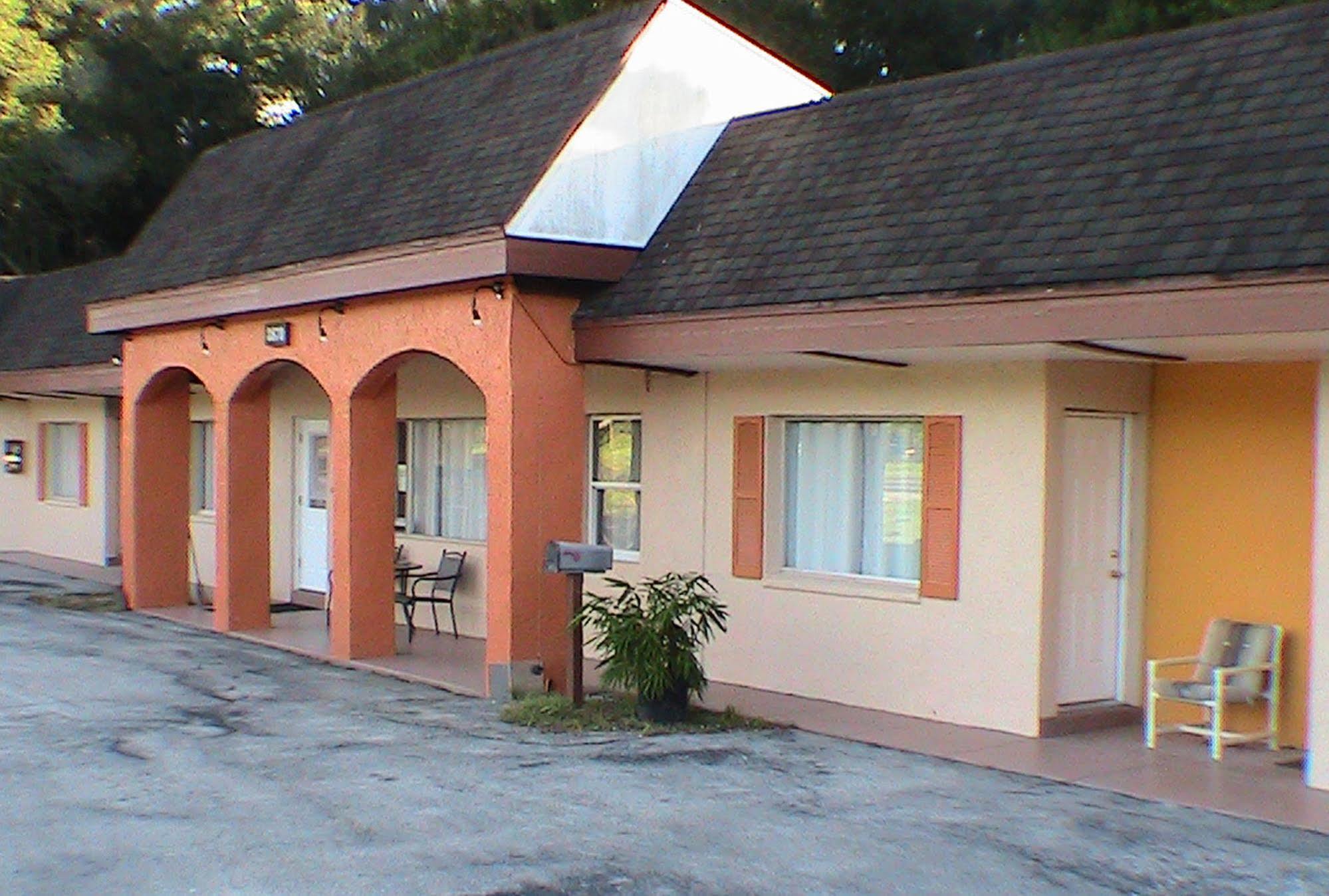 At Home Express Tangerine Inn De Land Bagian luar foto
