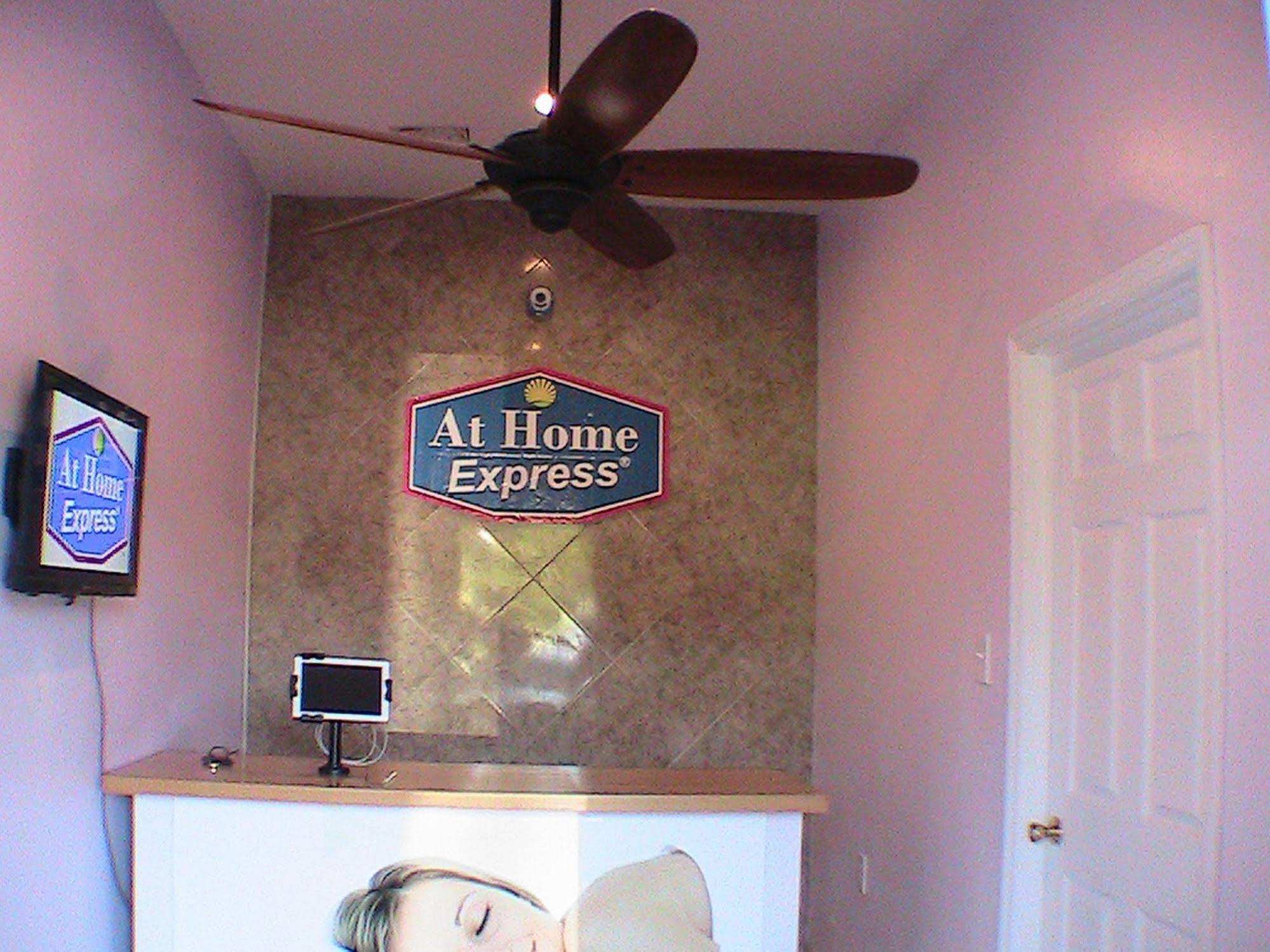 At Home Express Tangerine Inn De Land Bagian luar foto