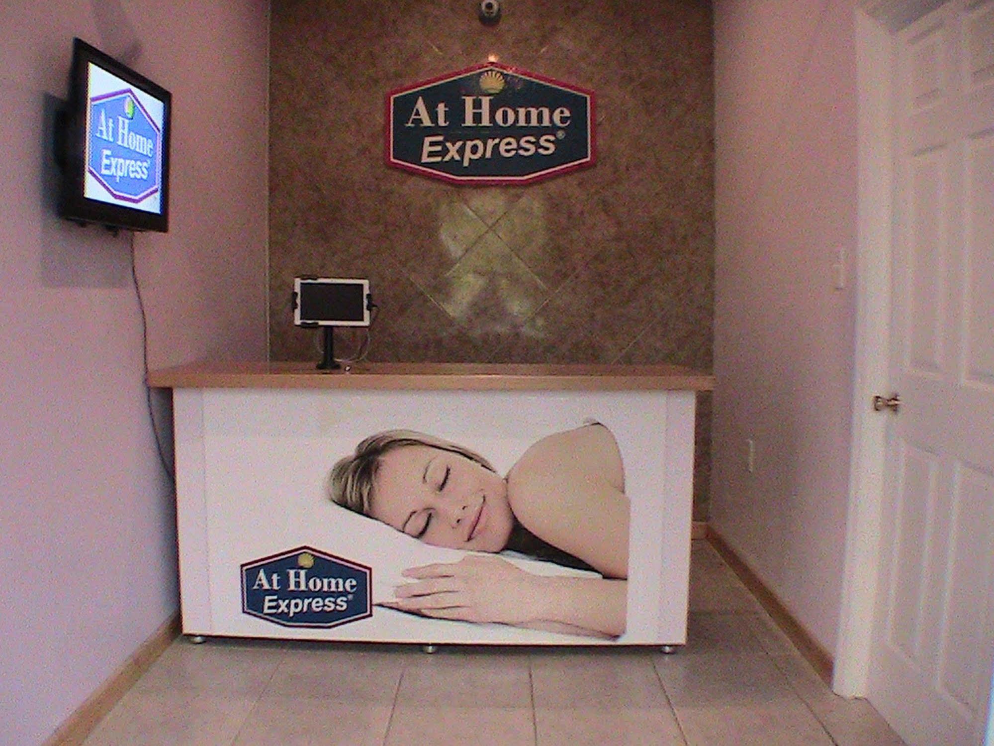 At Home Express Tangerine Inn De Land Bagian luar foto
